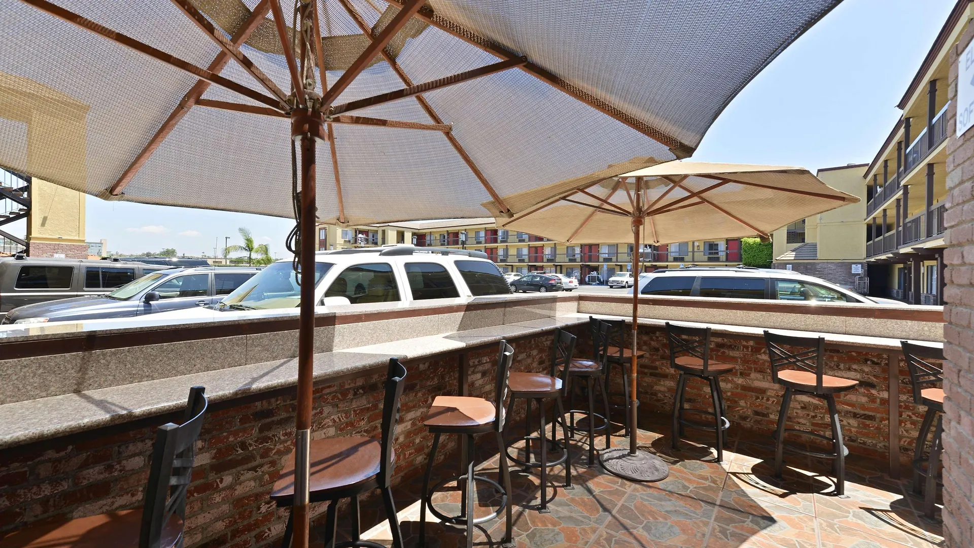 Best Western Plus Raffles Inn & Suites Anaheim Hotel