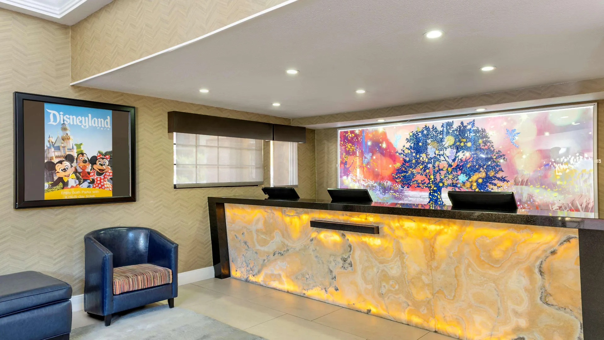 Best Western Plus Raffles Inn & Suites Anaheim 3*,  Estados Unidos da América
