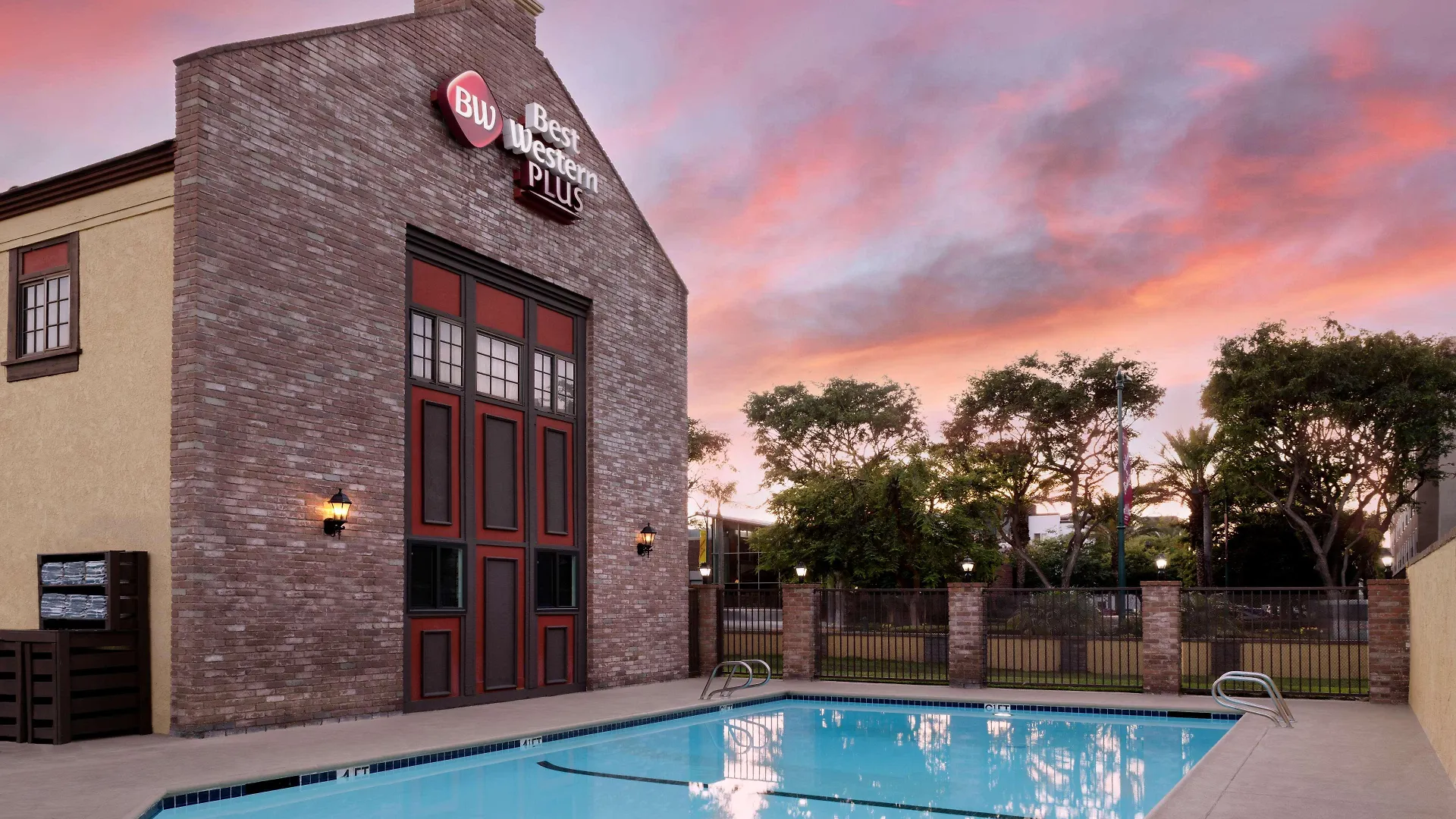 Best Western Plus Raffles Inn & Suites Anaheim