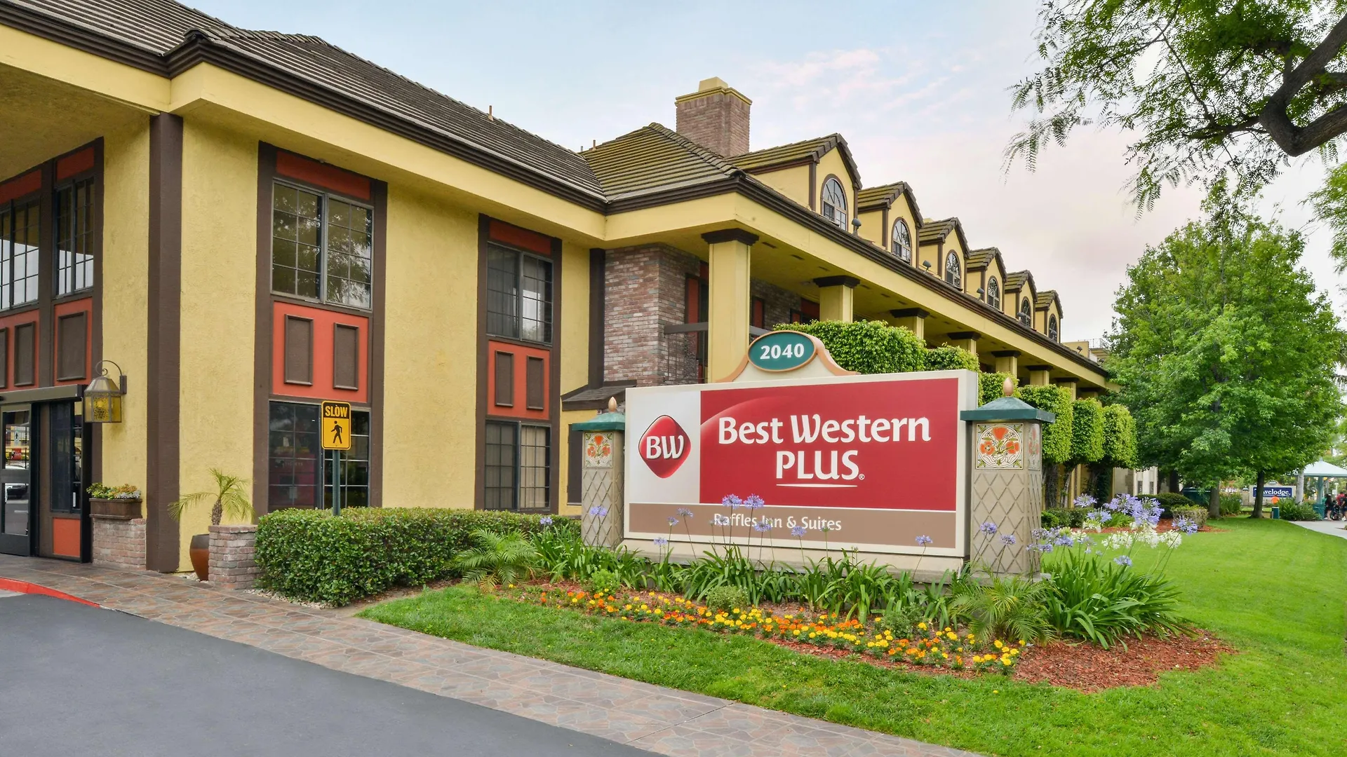 Best Western Plus Raffles Inn & Suites Anaheim