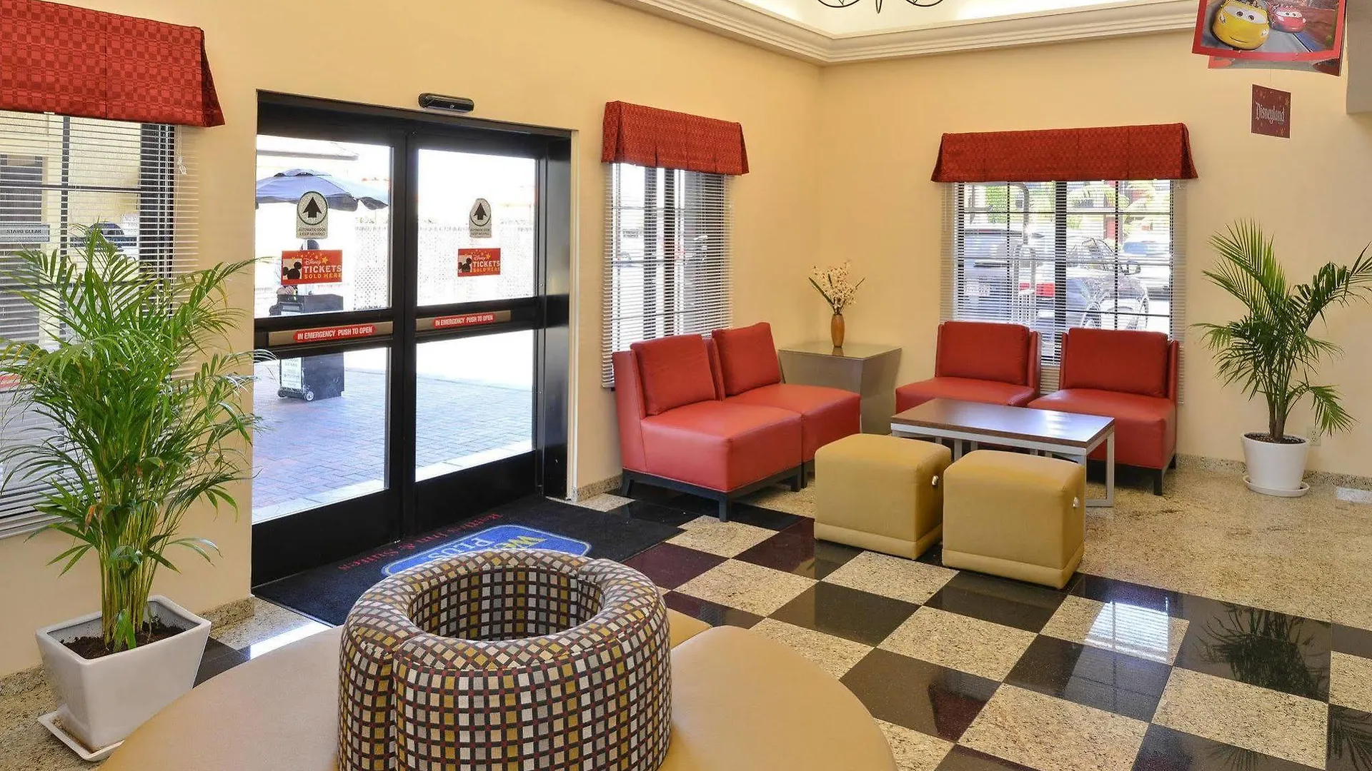 Best Western Plus Raffles Inn & Suites Anaheim 3*,