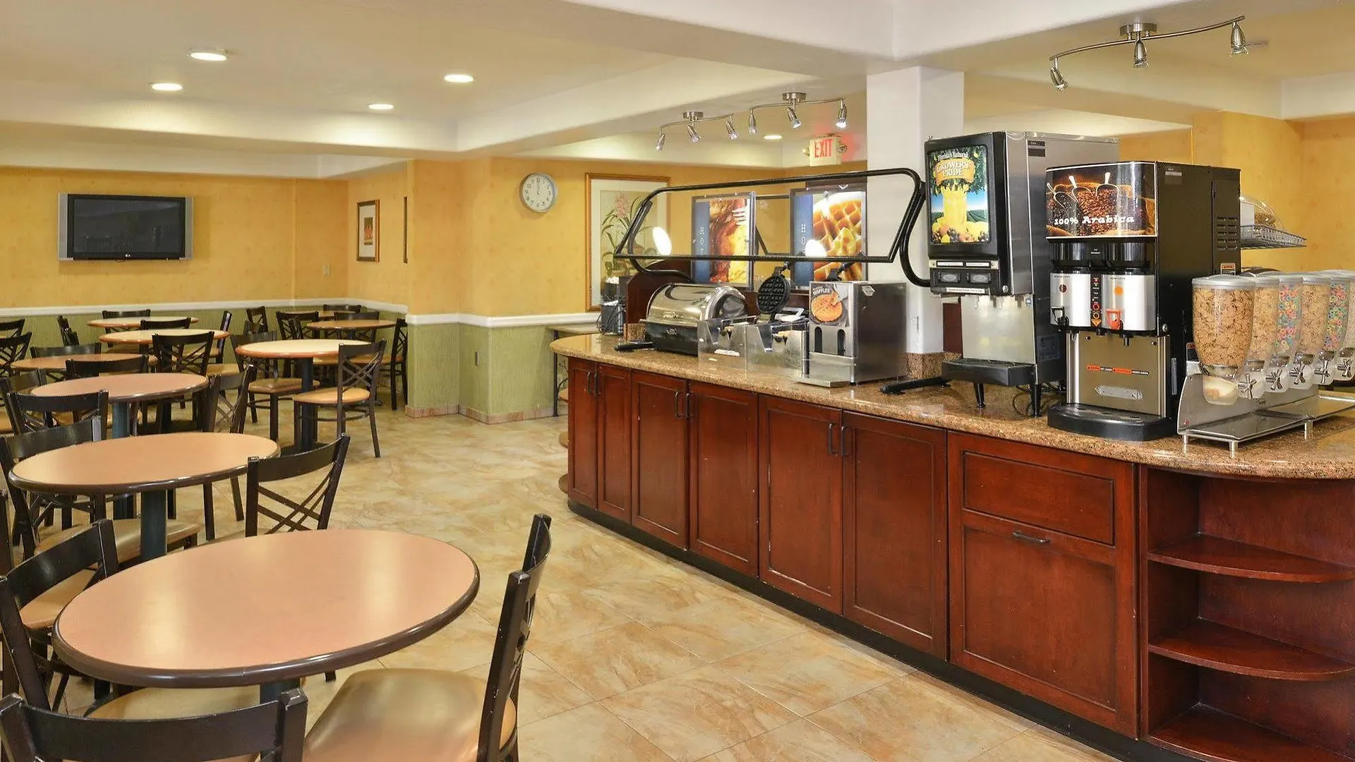 Best Western Plus Raffles Inn & Suites Anaheim Hotel