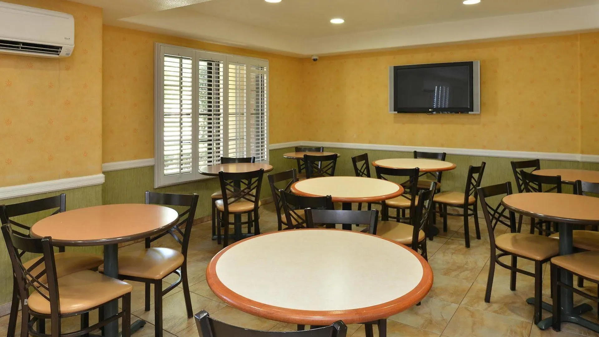 Best Western Plus Raffles Inn & Suites Anaheim