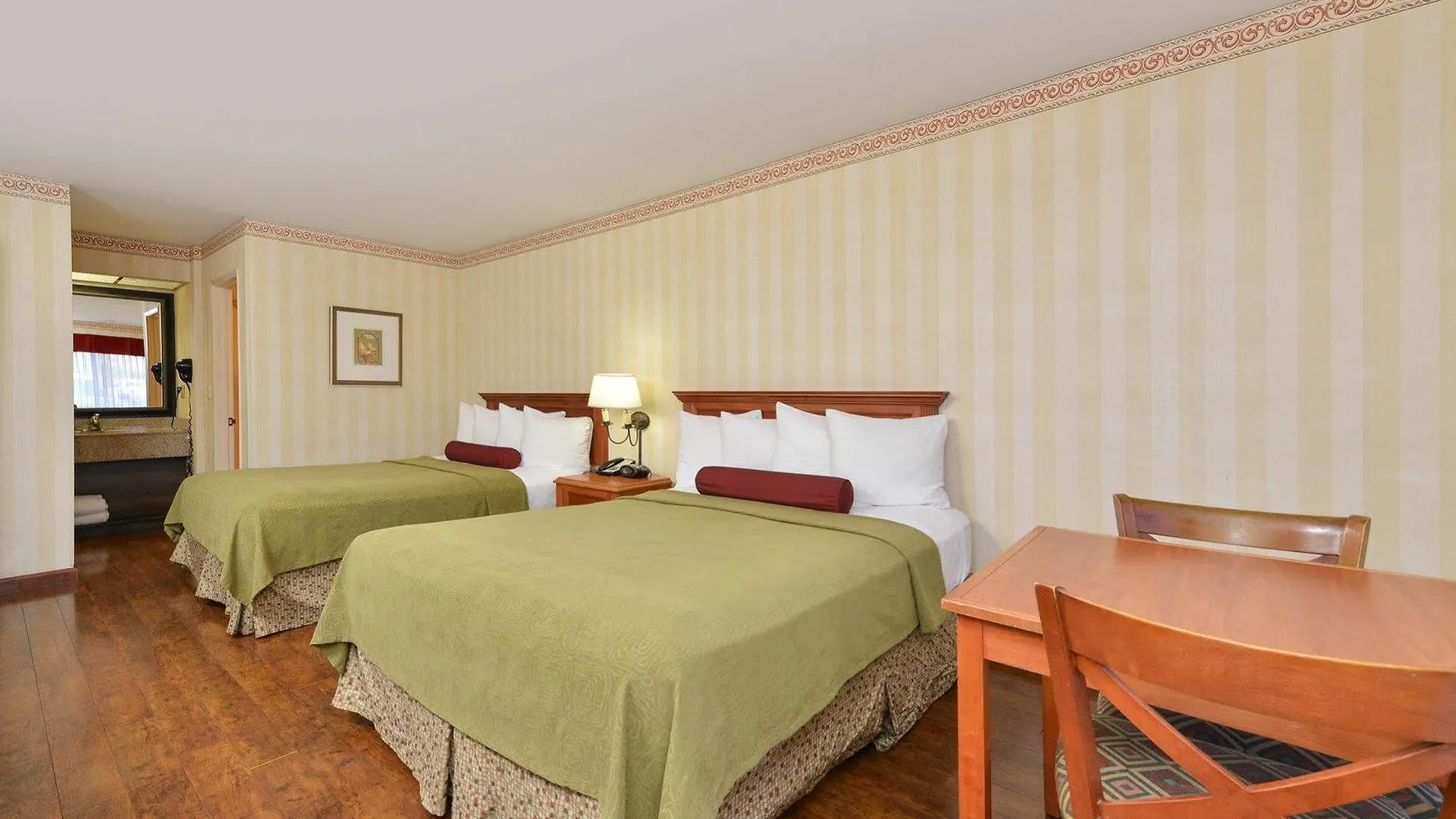 Best Western Plus Raffles Inn & Suites Anaheim