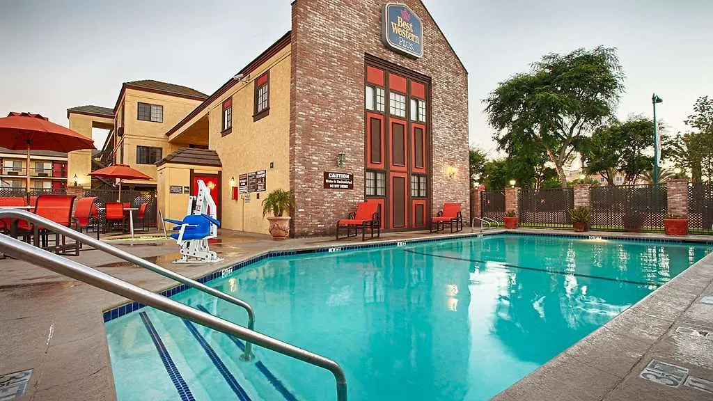 Best Western Plus Raffles Inn & Suites Anaheim Hotel