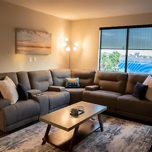  Apartment Smart & Luxurious ~ Mins To ~ Queen Beds