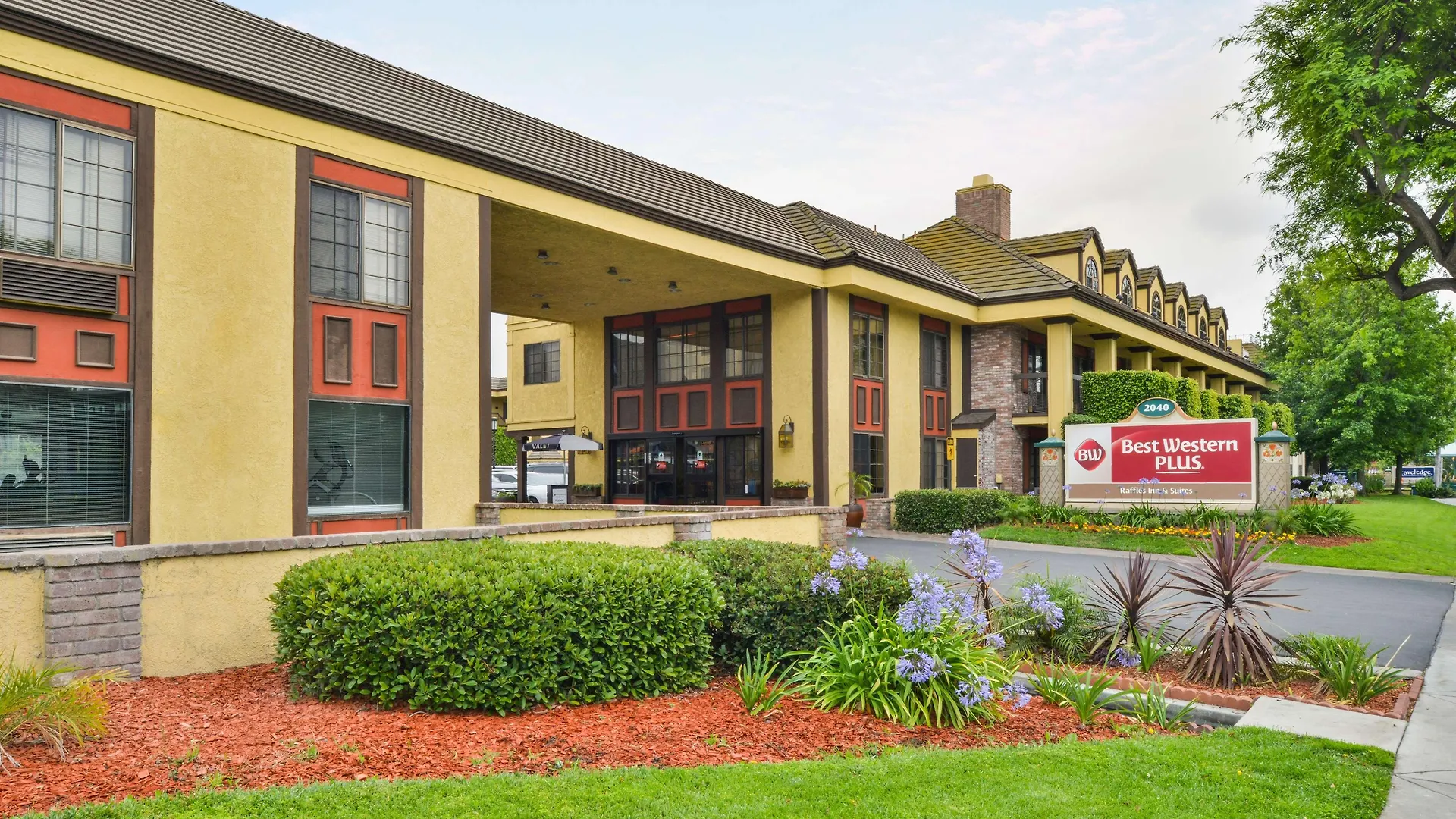 Best Western Plus Raffles Inn&Suites Anaheim 3*,