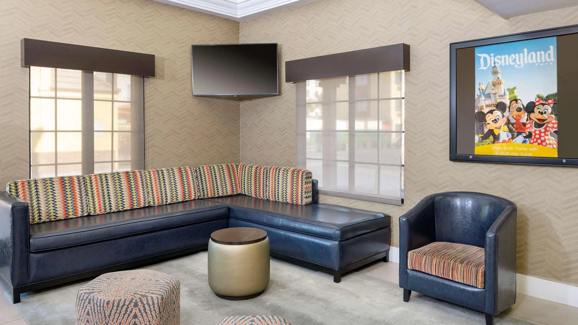 Best Western Plus Raffles Inn&Suites Anaheim Hotel