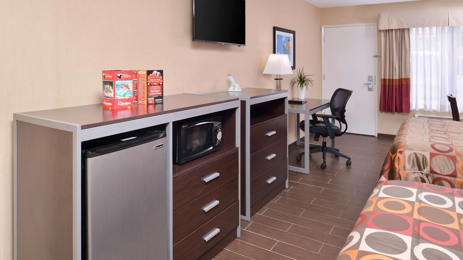 Best Western Plus Raffles Inn&Suites Anaheim
