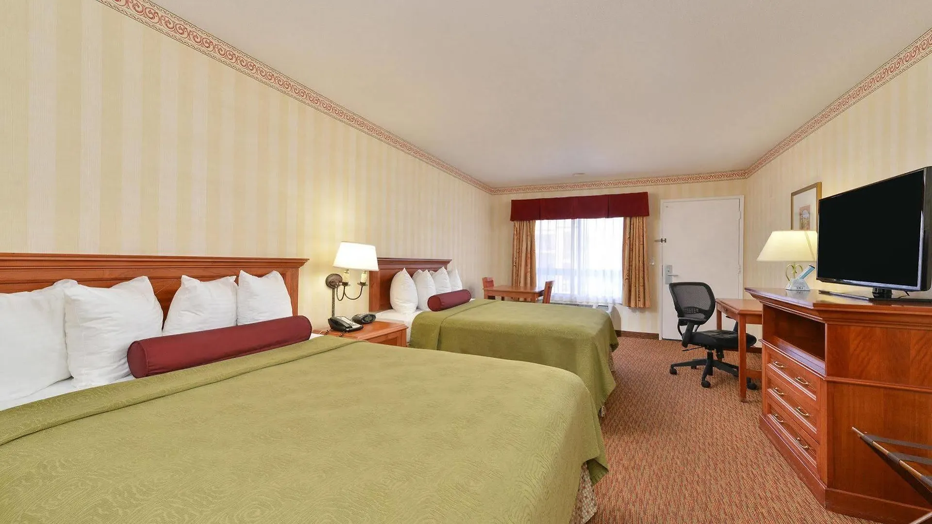 Best Western Plus Raffles Inn&Suites Anaheim 3*,