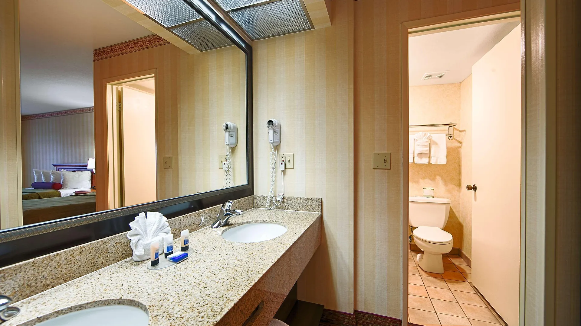 Best Western Plus Raffles Inn & Suites Anaheim Estados Unidos